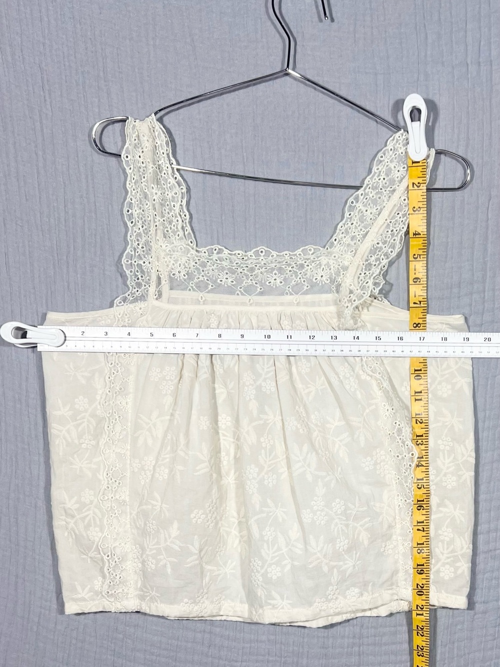 🌸 NWT | Celebrity Pink | White Lace Eyelet Boho Cottagecore Crop Tank Top | M - Picture 5 of 8